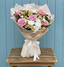 Букет цветов из:  Гвоздики, Орхидеи и Розы в Иванино