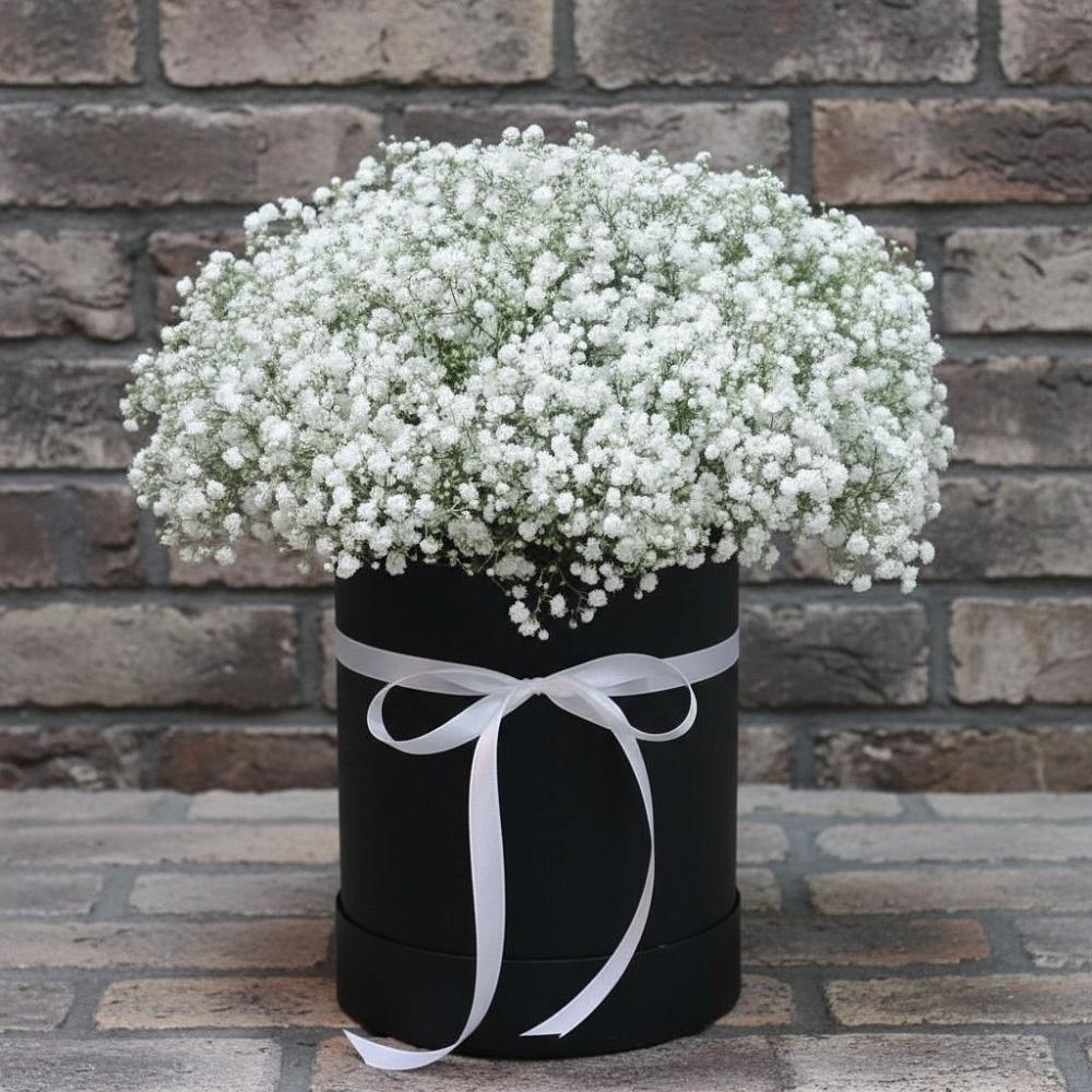 Цветочная композиция из Гипсофила в шляпной коробке в Иванино