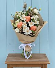 Букет цветов из:  Альстромерии, Лизиантусы, Розы и Хризантемы в Иванино