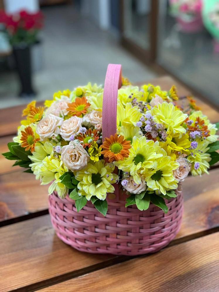 Цветочная композиция из Хризантемы и Розы в корзине в Иванино