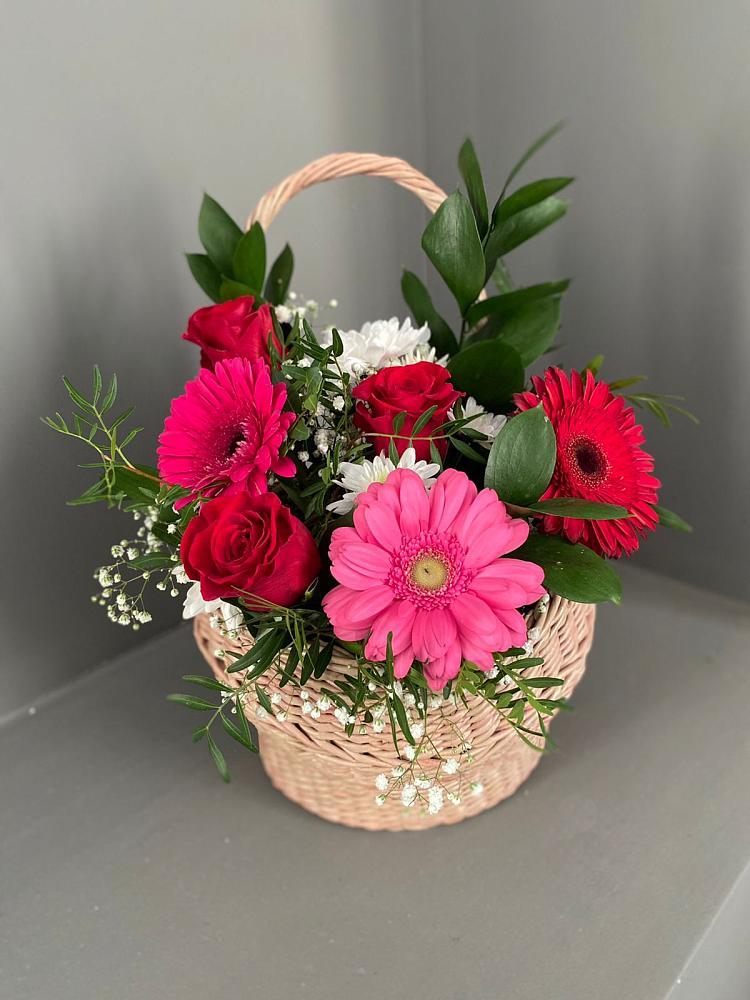 Цветочная композиция из Розы, Хризантемы и Герберы в корзине в Иванино